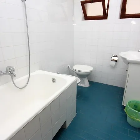 Apartman Apartments By The Sea Podgora, Makarska - 6082 *